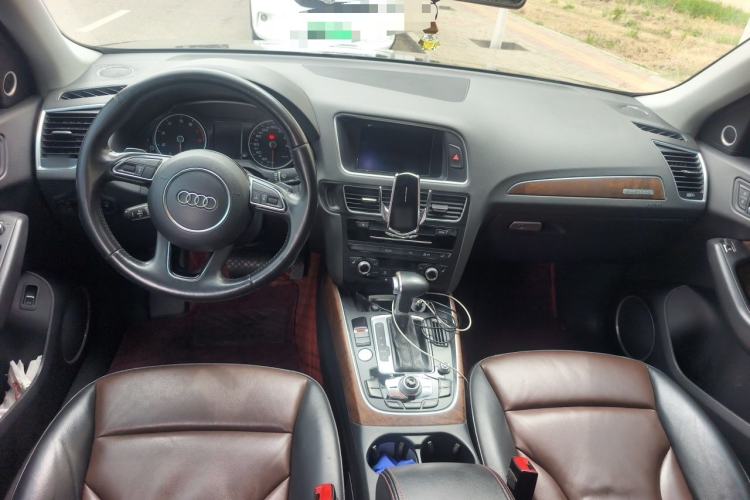 Used Audi Q5 2016 40 TFSI Comfort Model Center Console