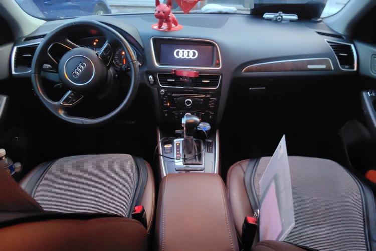 Used Audi Q5 2016 40 TFSI Trendy Edition Center Console
