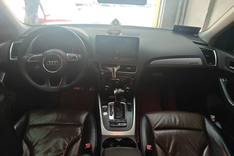 Used Audi Q5 2016 40 TFSI Technology Edition Center Console