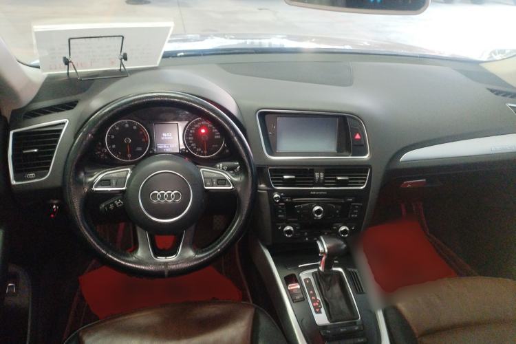 Used Audi Q5 2016 40 TFSI Technology Edition Center Console