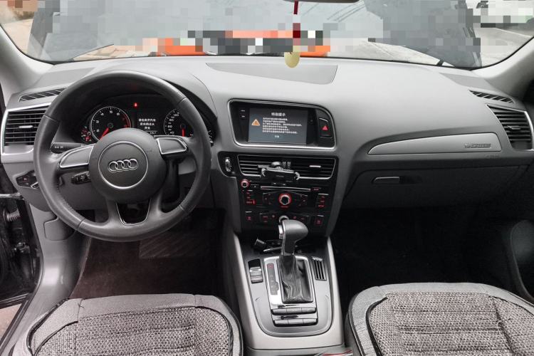 Used Audi Q5 2016 40 TFSI Trendy Edition Center Console