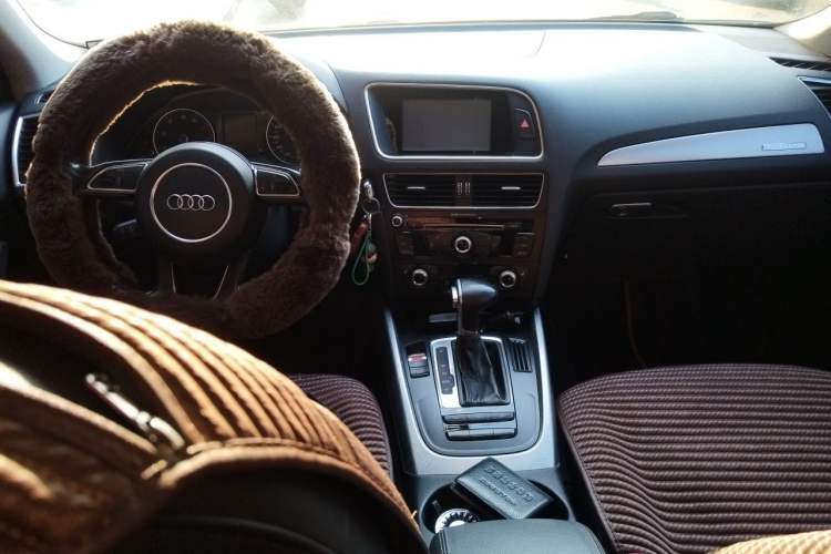 Used Audi Q5 2016 40 TFSI Technology Edition Center Console