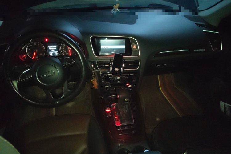 Used Audi Q5 2016 40 TFSI Technology Edition Center Console