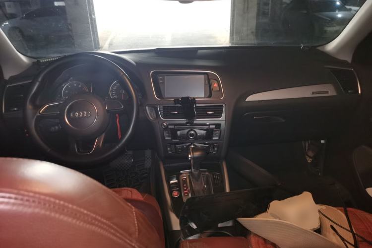 Used Audi Q5 2016 40 TFSI Trendy Edition Center Console