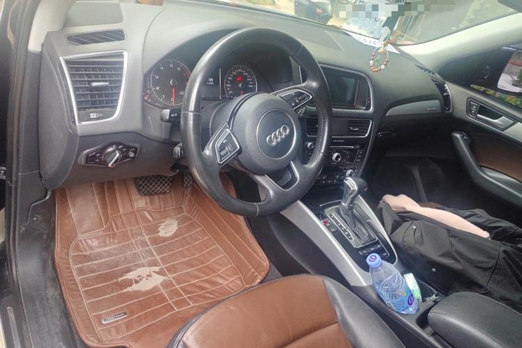 Used Audi Q5 2016 40 TFSI Technology Edition Center Console