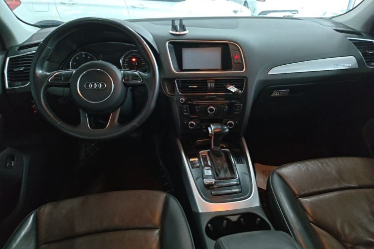 Used Audi Q5 2016 40 TFSI Technology Edition Center Console