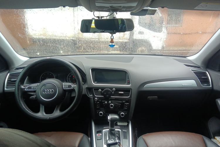 Used Audi Q5 2016 40 TFSI Technology Edition Center Console