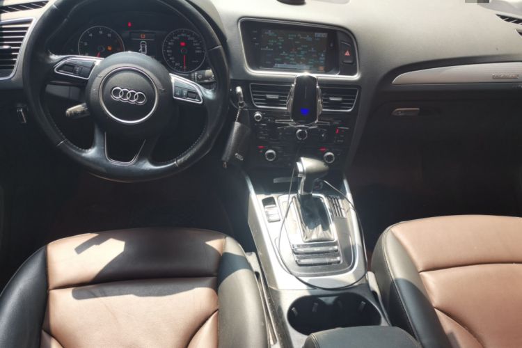 Used Audi Q5 2016 40 TFSI Technology Edition Center Console