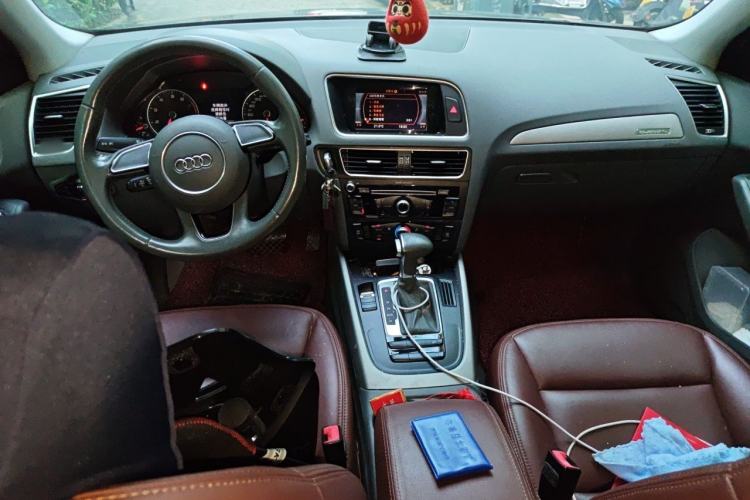 Used Audi Q5 2016 40 TFSI Trendy Edition Center Console