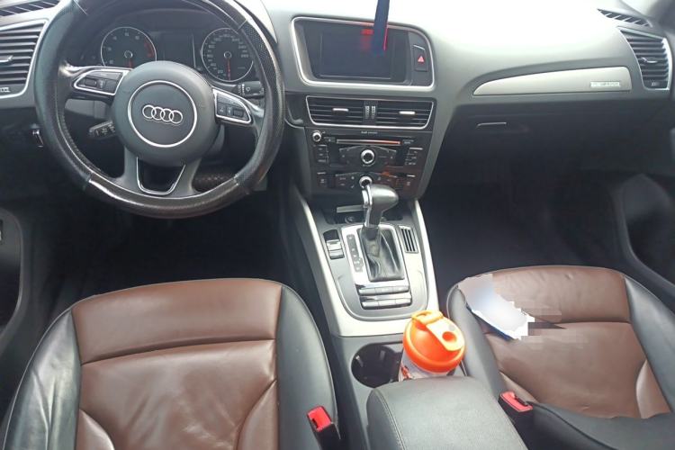 Used Audi Q5 2016 40 TFSI Technology Edition Center Console