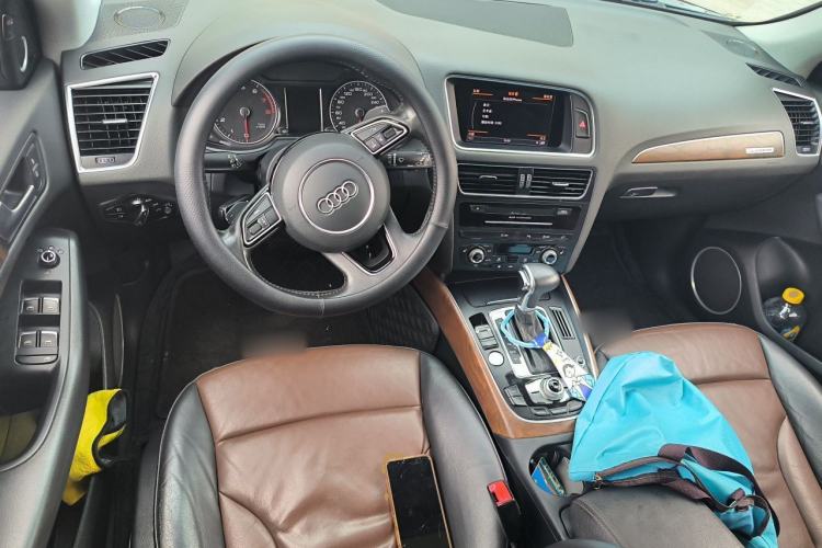 Used Audi Q5 2016 40 TFSI Technology Edition Center Console