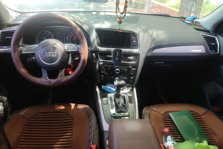 Used Audi Q5 2016 40 TFSI Trendy Edition Center Console