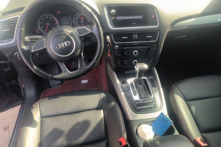 Used Audi Q5 2016 40 TFSI Trendy Edition Center Console