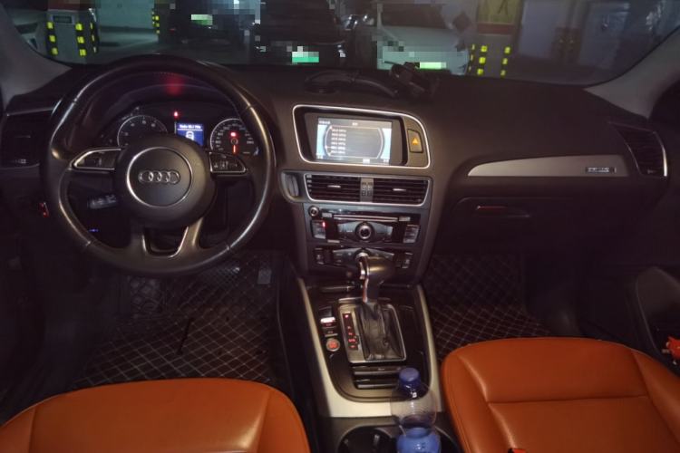 Used Audi Q5 2016 40 TFSI Trendy Edition Center Console