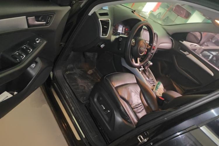 Used Audi Q5 2016 40 TFSI Technology Edition Driver Seat