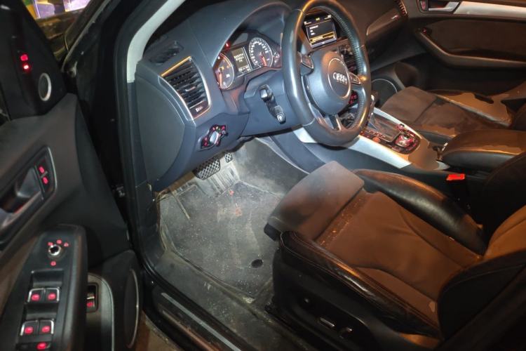 Used Audi Q5 2016 Plus 40 TFSI Dynamic Model Driver Seat