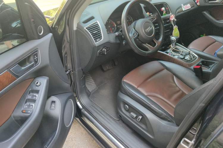 Used Audi Q5 2016 40 TFSI Comfort Model Driver Seat