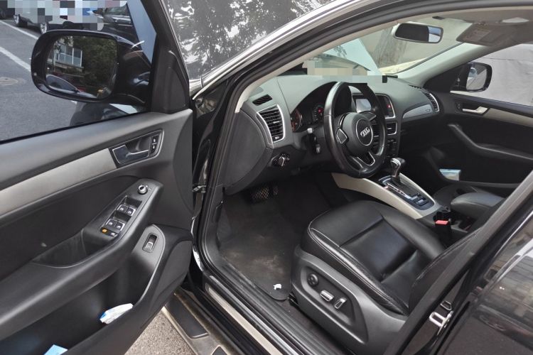 Used Audi Q5 2016 40 TFSI Trendy Edition Driver Seat