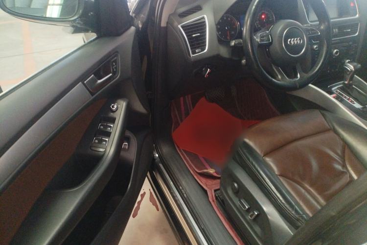 Used Audi Q5 2016 40 TFSI Technology Edition Driver Seat