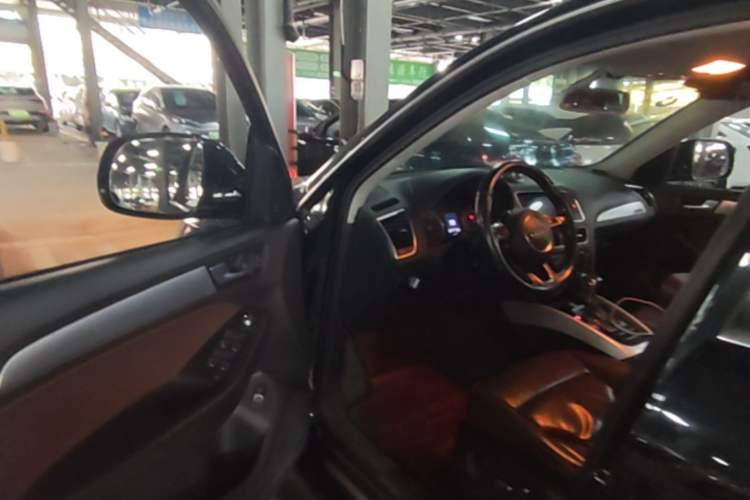 Used Audi Q5 2016 40 TFSI Technology Edition Driver Seat
