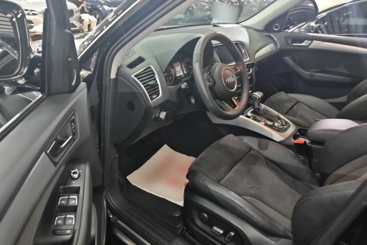 Used Audi Q5 2016 Plus 40 TFSI Dynamic Model Driver Seat