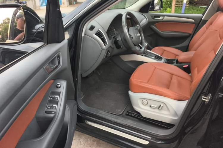 Used Audi Q5 2016 40 TFSI Trendy Edition Driver Seat