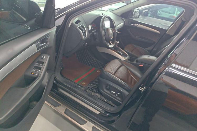 Used Audi Q5 2016 40 TFSI Technology Edition Driver Seat