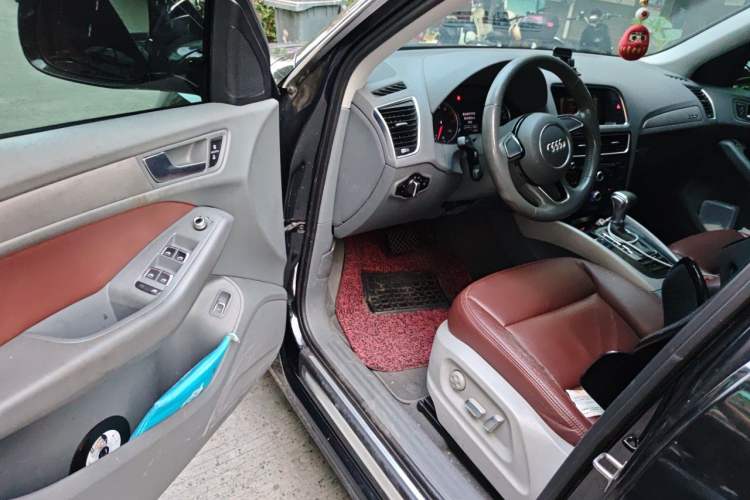 Used Audi Q5 2016 40 TFSI Trendy Edition Driver Seat