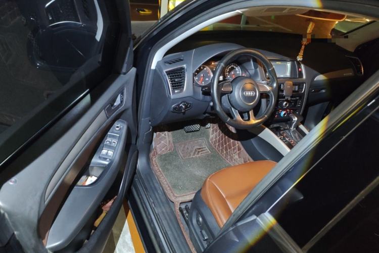 Used Audi Q5 2016 40 TFSI Trendy Edition Driver Seat