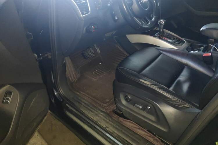 Used Audi Q5 2016 40 TFSI Trendy Edition Driver Seat