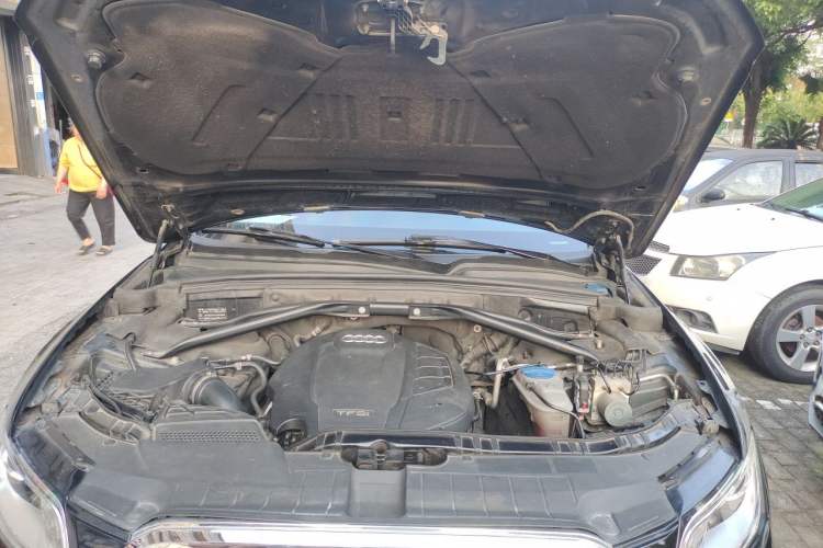 Used Audi Q5 2016 40 TFSI Technology Edition Engine Bay
