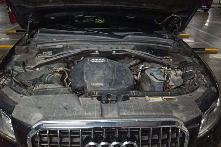 Used Audi Q5 2016 40 TFSI Technology Edition Engine Bay