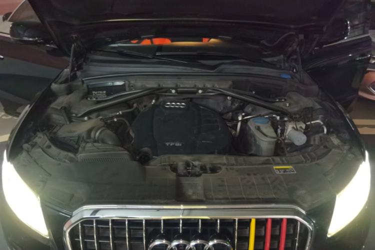 Used Audi Q5 2016 40 TFSI Technology Edition Engine Bay
