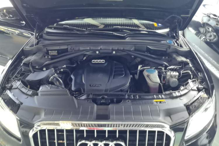 Used Audi Q5 2016 40 TFSI Technology Edition Engine Bay
