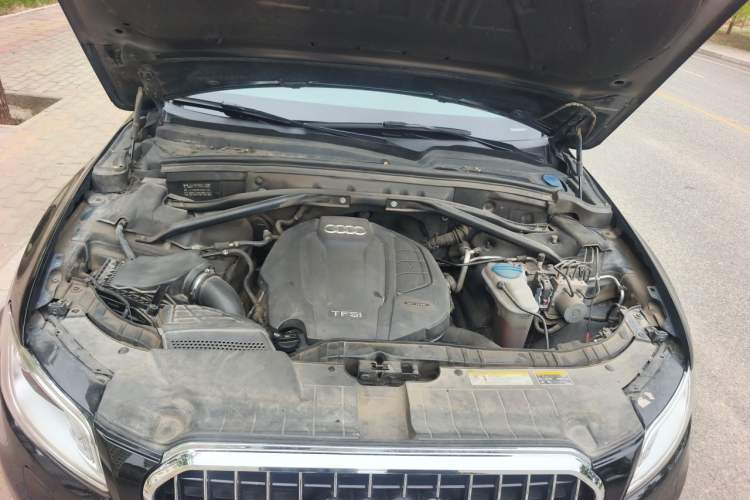 Used Audi Q5 2016 40 TFSI Comfort Model Engine Bay