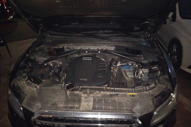 Used Audi Q5 2016 Plus 40 TFSI Dynamic Model Engine Bay