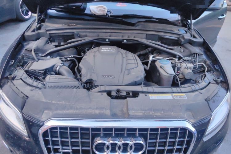 Used Audi Q5 2016 40 TFSI Trendy Edition Engine Bay