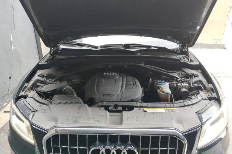 Used Audi Q5 2016 40 TFSI Technology Edition Engine Bay