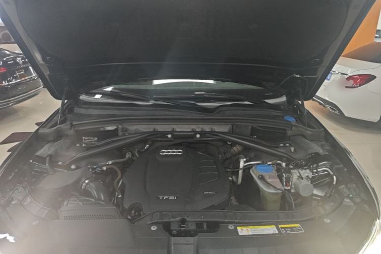 Used Audi Q5 2016 40 TFSI Technology Edition Engine Bay