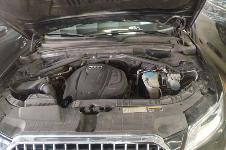Used Audi Q5 2016 40 TFSI Technology Edition Engine Bay