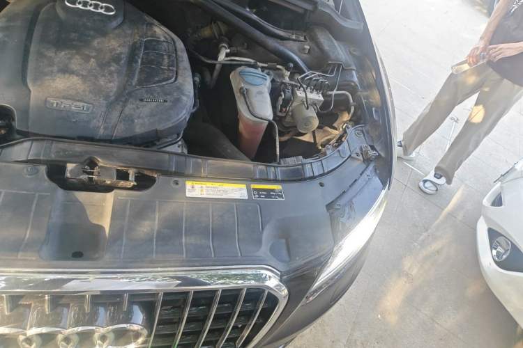 Used Audi Q5 2016 40 TFSI Technology Edition Engine Bay Left