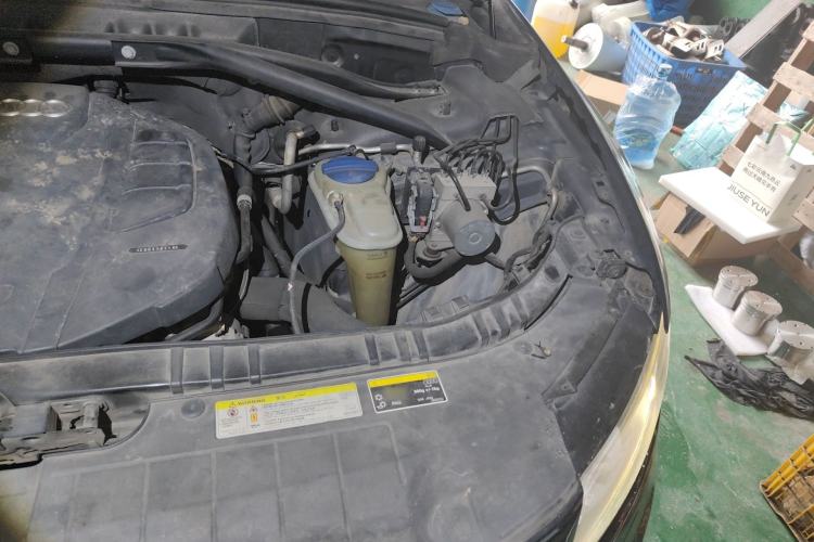 Used Audi Q5 2016 40 TFSI Comfort Model Engine Bay Left