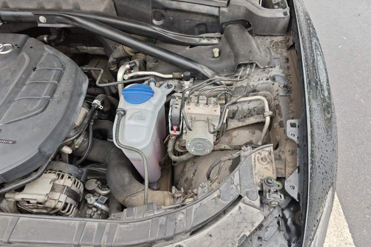 Used Audi Q5 2016 40 TFSI Comfort Model Engine Bay Left