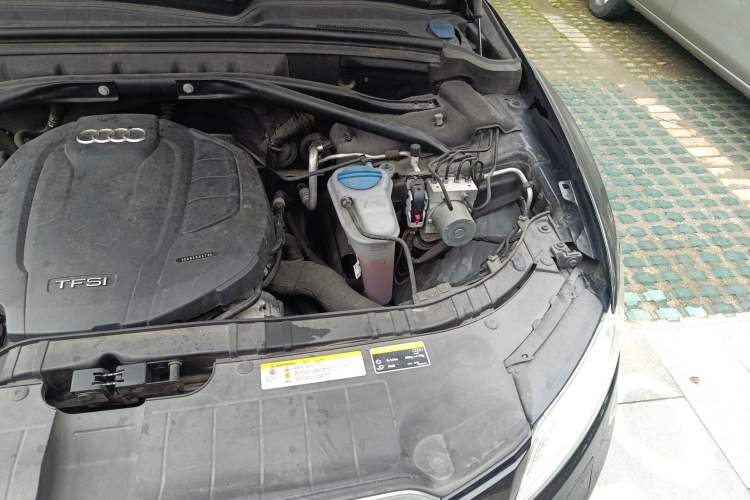 Used Audi Q5 2016 40 TFSI Comfort Model Engine Bay Left