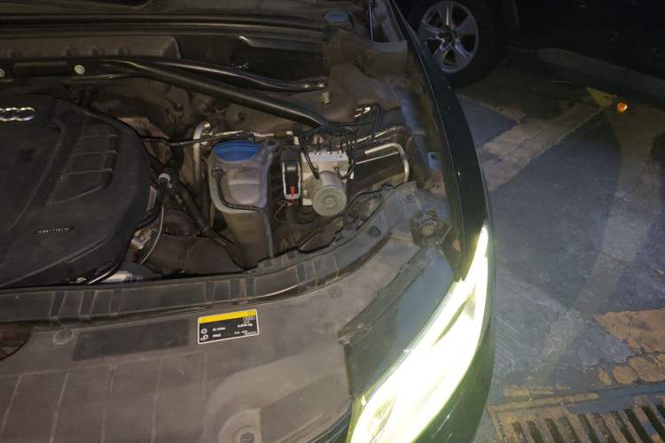 Used Audi Q5 2016 40 TFSI Technology Edition Engine Bay Left