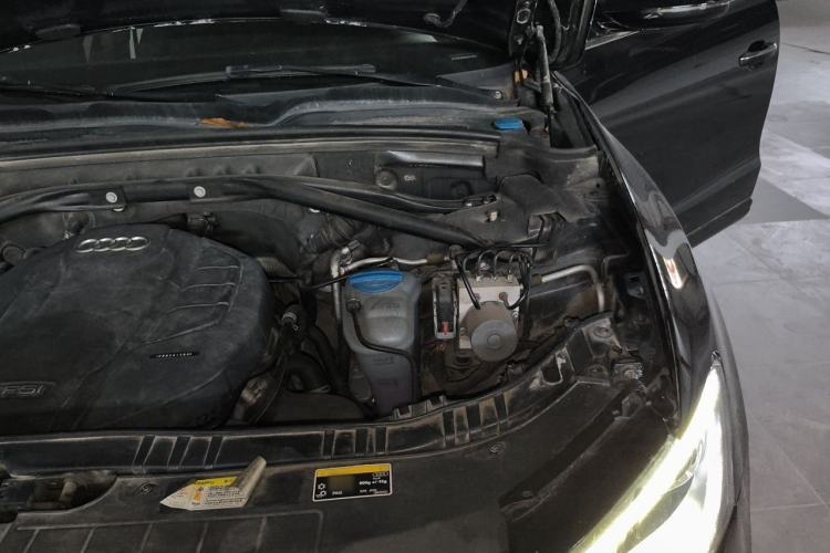 Used Audi Q5 2016 40 TFSI Technology Edition Engine Bay Left