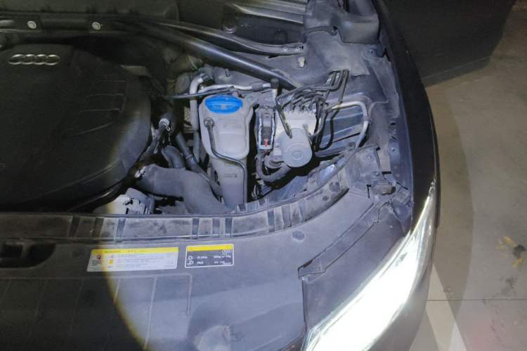 Used Audi Q5 2016 40 TFSI Technology Edition Engine Bay Left