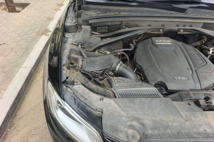 Used Audi Q5 2016 40 TFSI Comfort Model Engine Bay Right