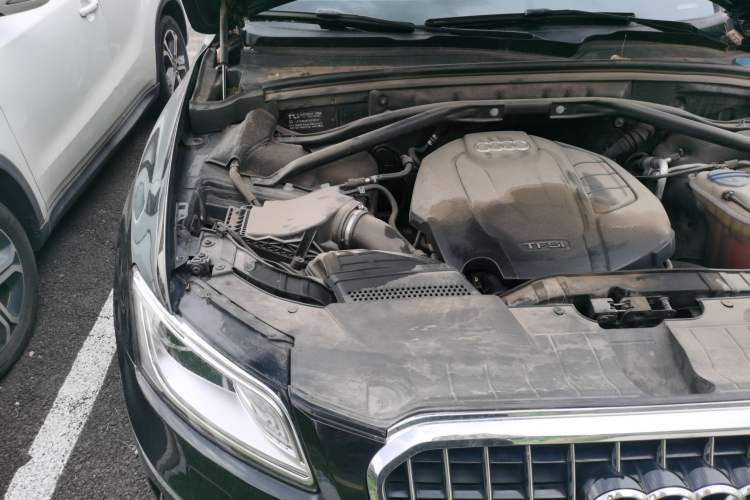 Used Audi Q5 2016 40 TFSI Comfort Model Engine Bay Right