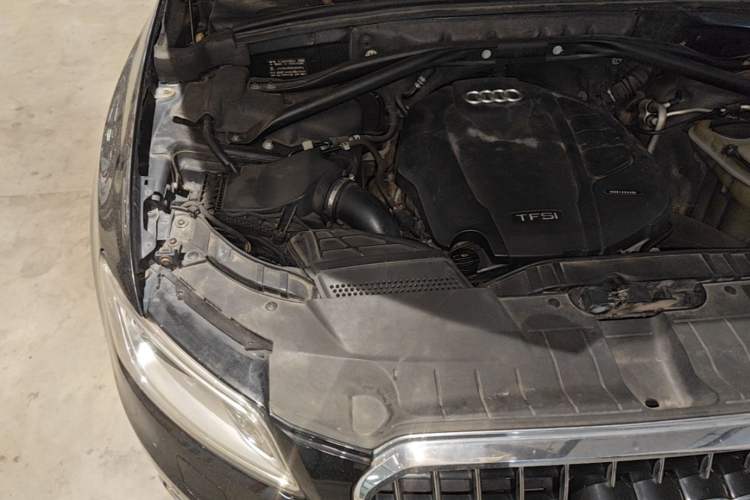 Used Audi Q5 2016 40 TFSI Comfort Model Engine Bay Right